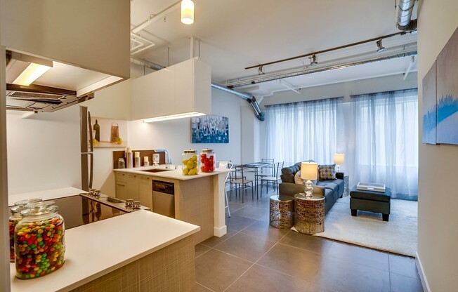 1 bed, 1 bath, 655 sqft, $1,800, Unit M06