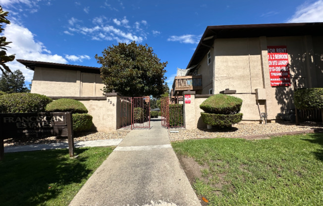 320 Franciscan Ct apt 4 4