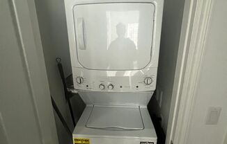 2 beds, 1 bath, $2,000, Unit UNIT # 72 20 72