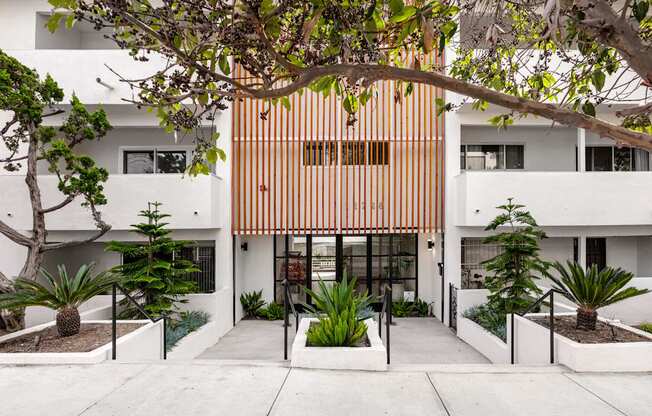 11728 Dorothy Street Los Angeles, CA 90049