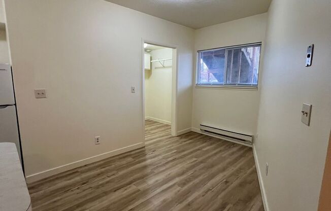 2 beds, 1 bath, $925, Unit 5033 Hawthorne # 6