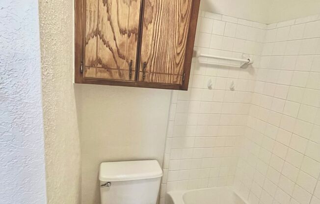 2 beds, 1 bath, 850 sqft, $850, Unit 7B