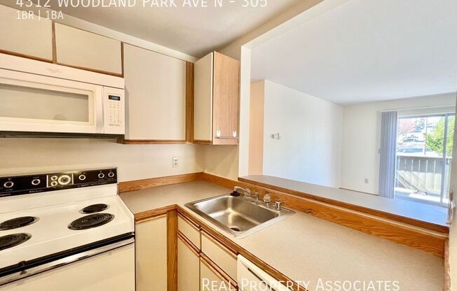 4312 WOODLAND PARK AVE N