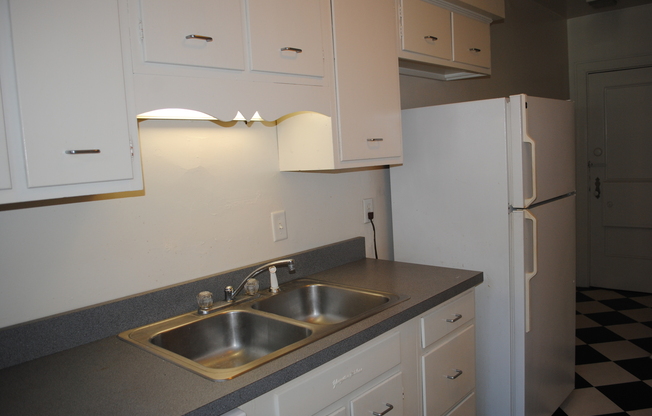 3 beds, 1 bath, 1,600 sqft, $1,995, Unit 19