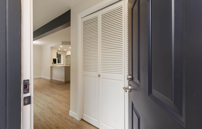 2 beds, 1 bath, 875 sqft, $2,795, Unit 27