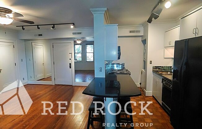 Historic Highland Plaza Efficiency / Studio Apartment!