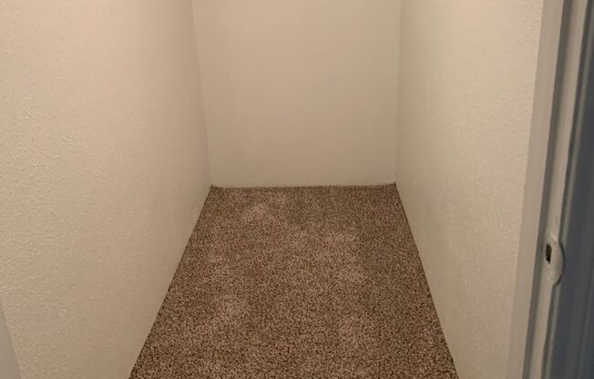 2 beds, 2 baths, 1,038 sqft, $1,085, Unit 2007