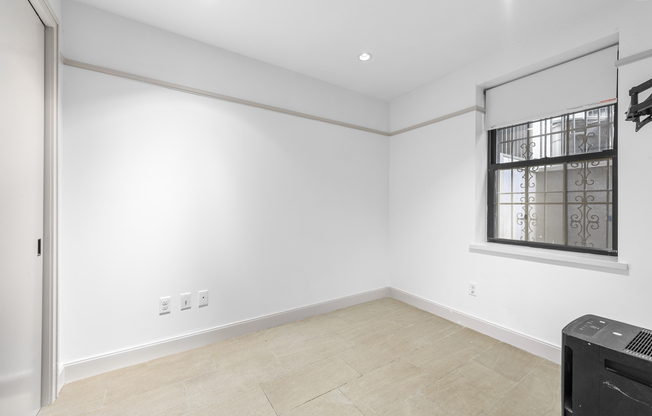 459 W 43 ST
