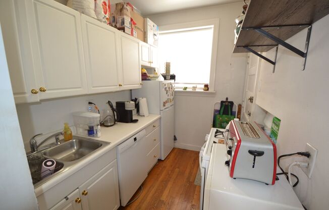 1 bed, 1 bath, 850 sqft, $1,700, Unit 1942-5