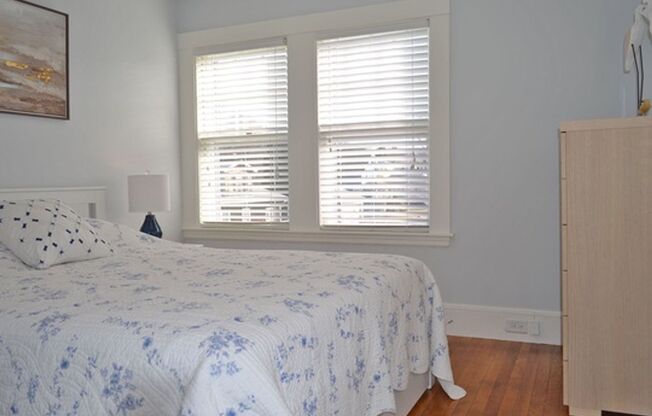 2 beds, 1.5 baths, $2,975, Unit 10A Gloucester Avenue