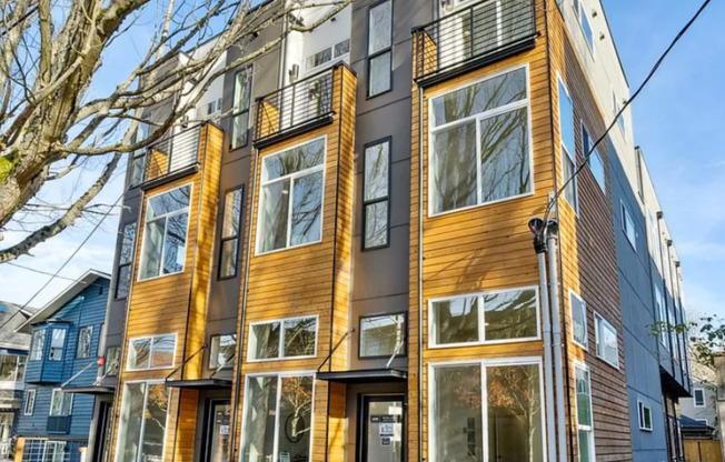 Contemporary 2BR Townhome in Prime Madrona Location