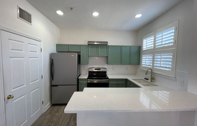 2 Bedroom 2 Bathroom South Tampa Townhome!!