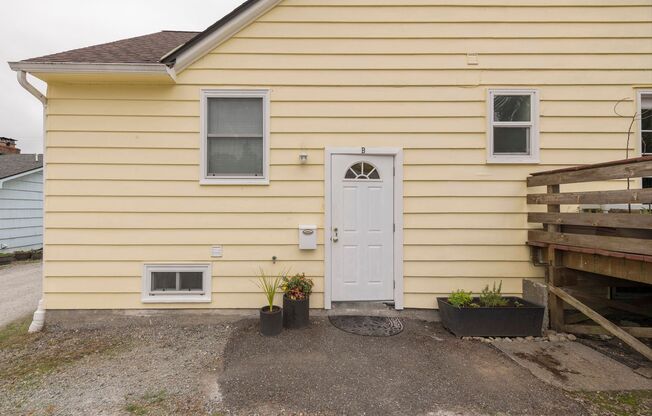 Burien Mother in law 2 bed unit is a commuters dream.