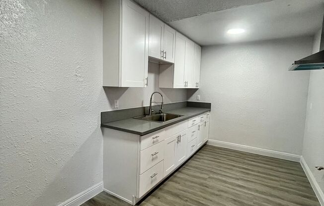 2 beds, 1 bath, $2,450, Unit 03