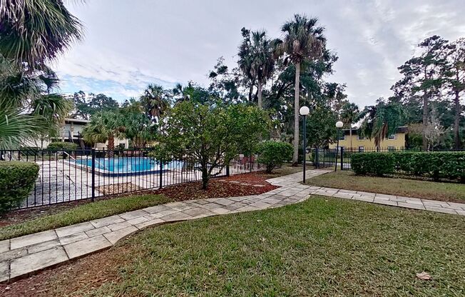 2 beds, 1 bath, $1,095, Unit #10