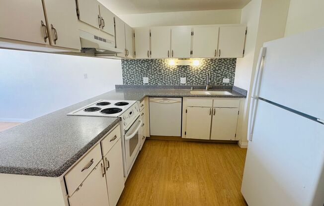 1Bed in the Heart of Salt Lake Available Now!