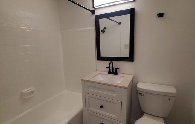 Studio, 1 bath, 400 sqft, $825, Unit 103