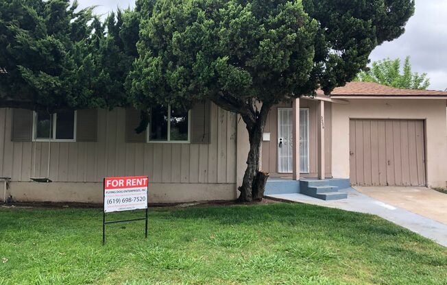 Just in Time For Summer: Charming home with pool & large yard (Fairway)