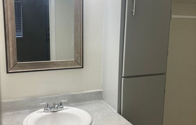 Studio, 1 bath, 450 sqft, $599, Unit 243-J