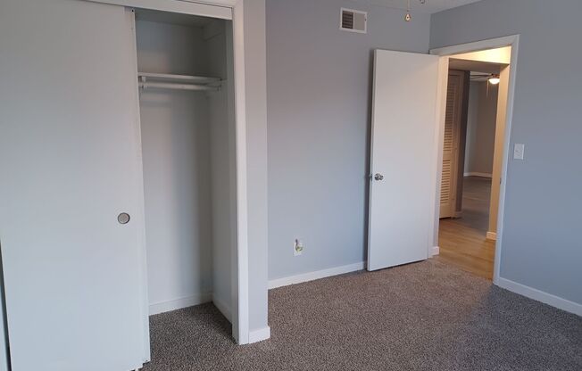 2 beds, 1 bath, 800 sqft, $1,060, Unit 1805 - 11 - FR