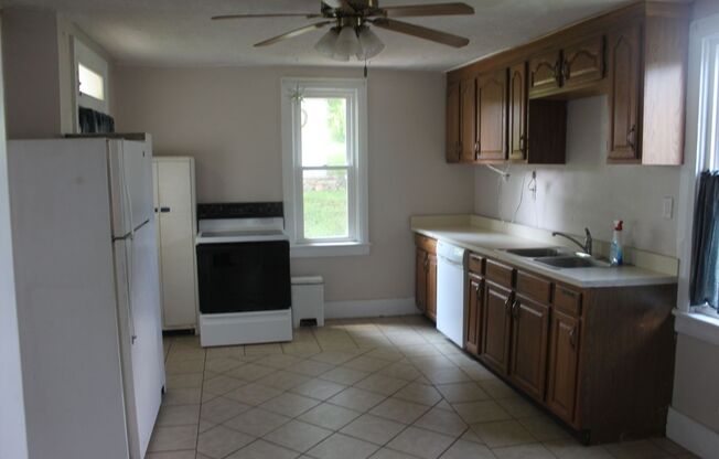 3 beds, 1 bath, $1,250