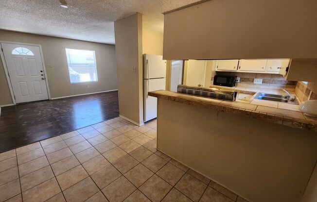 3 beds, 2 baths, $2,595, Unit Unit B