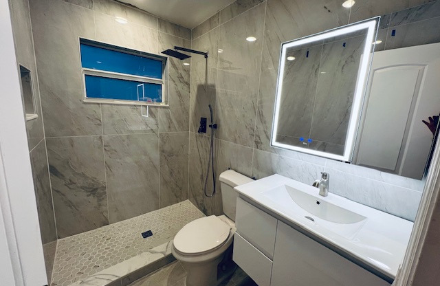 1739 N 16 CT