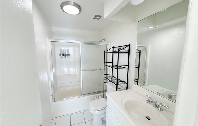 1 bed, 1.5 baths, 859 sqft, $3,800, Unit 10