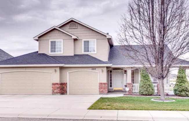 Terrific Home In Amazing Neighborhood!