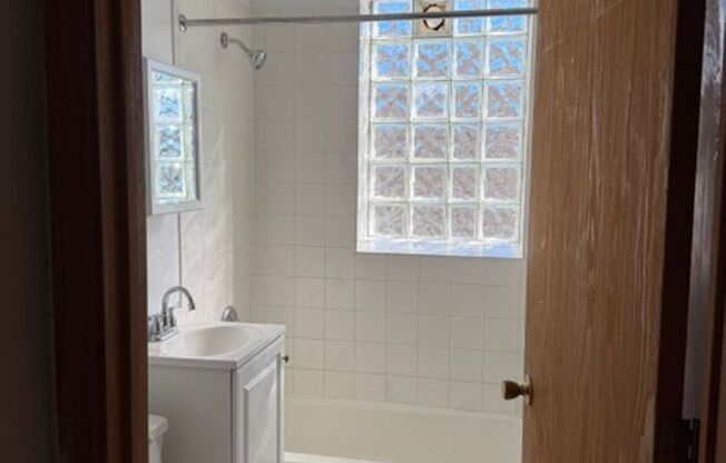 Studio, 1 bath, $1,050, Unit 305