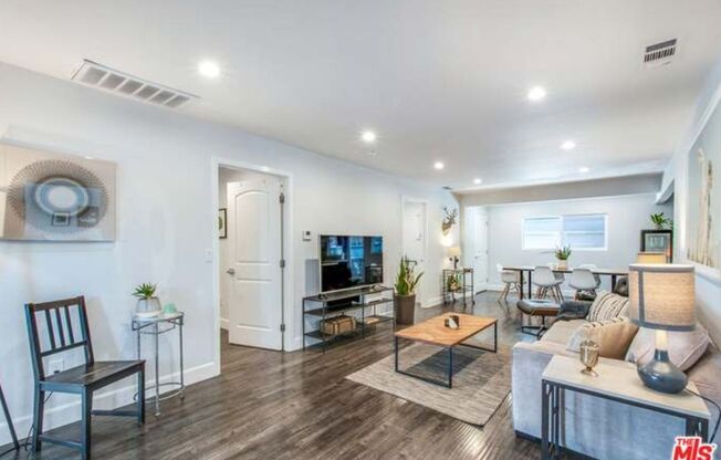 Now Leasing – 812 Merlin | $6,200/Month | 1 Month Free
