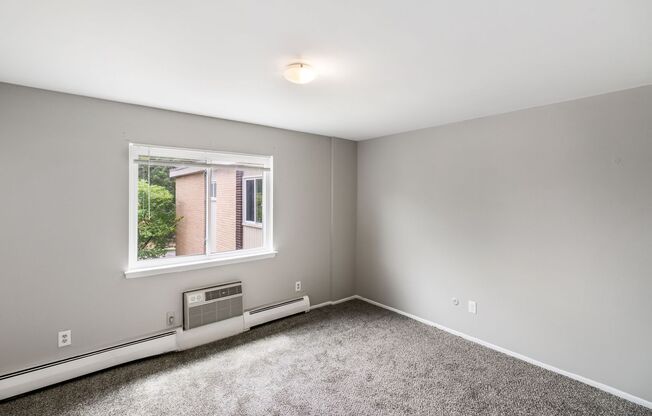 2 beds, 1 bath, 938 sqft, $1,400, Unit 21880 Coolidge - 203