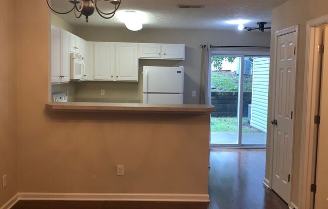 Townhome in Riverbridge Community in Bellevue only minutes to Bellevue Mall and I-40.