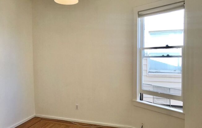 2 beds, 1 bath, $3,495, Unit 3963 24th Street