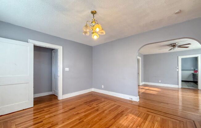 2 beds, 1 bath, 574 sqft, $1,995, Unit 257 Sheffield Ave Unit 1