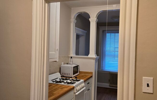 Short walk to Longwood! Steps to T! Large 1 bedroom w/Cute kitchen with eat-in alcove! (7/1)