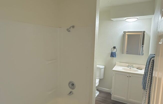 2 beds, 1 bath, 839 sqft, $1,325, Unit 34
