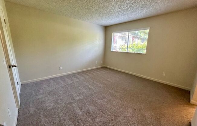 1 bed, 1 bath, 700 sqft, $1,555, Unit 36
