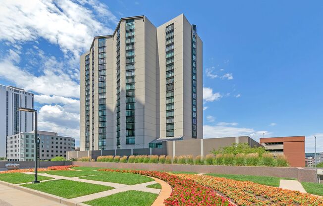 3 beds, 2 baths, $4,340, Unit Unit 1402