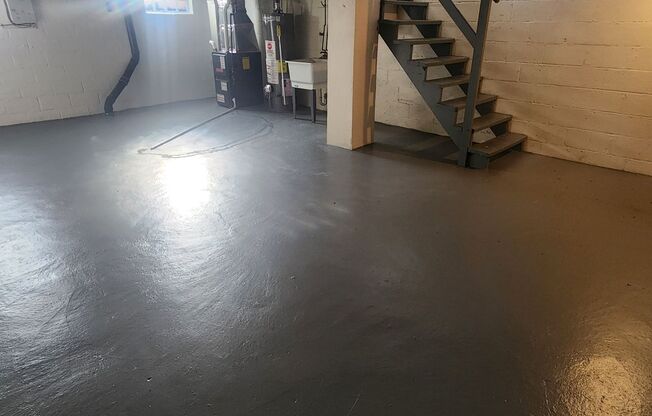 3 beds, 1 bath, 1,500 sqft, $1,300, Unit 1614-00