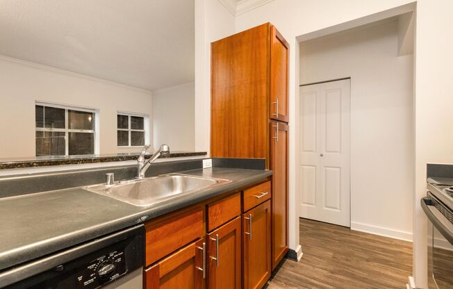 1 bed, 1 bath, 423 sqft, $1,650, Unit 707