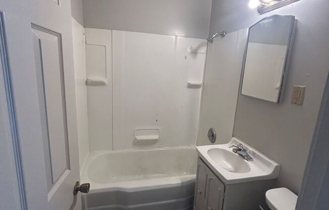 4 beds, 1 bath, $935