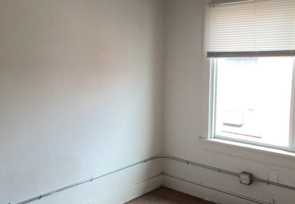 3 beds, 1 bath, $2,345, Unit Apt. B