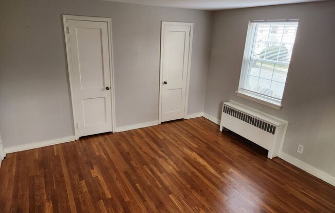 2 beds, 1 bath, 897 sqft, $2,335, Unit E-17
