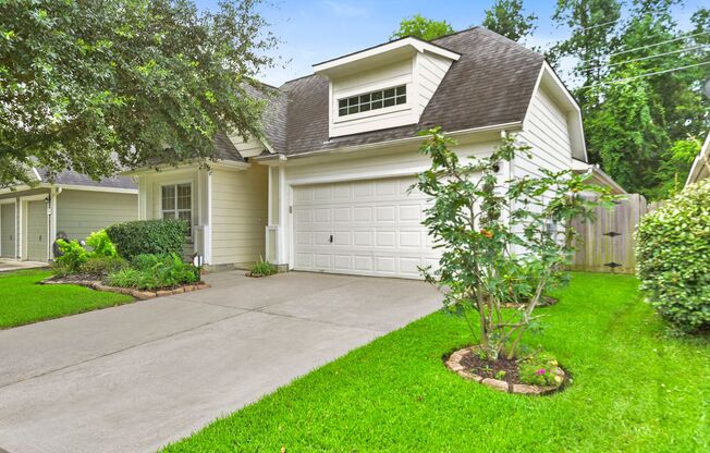 Tranquility Meets Convenience: Charming 3 Bed/2 Bath by the Lake