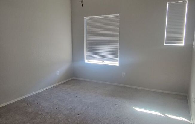 Great Chandler 2 bd 2.5 bth escape.