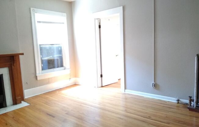 1 bed, 1 bath, 550 sqft, $1,050, Unit Apt 8