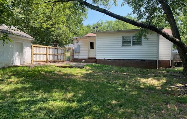 1/2 MO OFF SPECIAL 3 BED, 2 BATH -GARAGE-FENCE -5 MIN TO DOWTOWN CONCORD