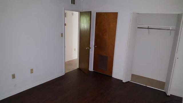 2 beds, 1 bath, 800 sqft, $1,025, Unit Unit A - 220 W Verbena Ave, Foley *key 16*