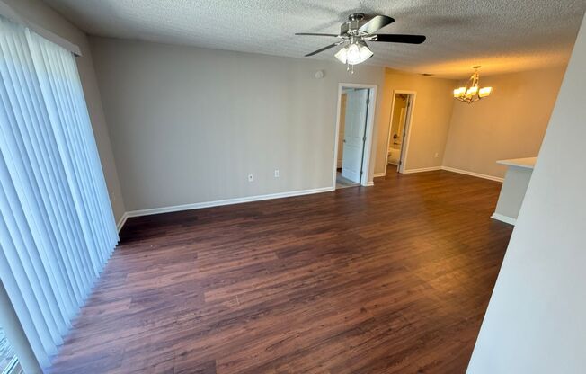 1 bed, 1 bath, 779 sqft, $1,100, Unit 1210 R